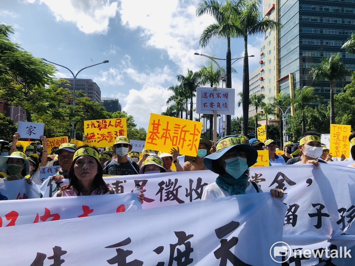 逾1500桃園航空城拆遷居民今（13）日北上行政院抗議安置方案。 圖：謝莉慧/攝