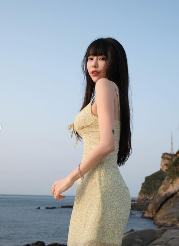 「梓梓」董梓甯擁有性感身材和甜美外表，受到許多粉絲喜愛。 圖：翻攝自IG＠t40533