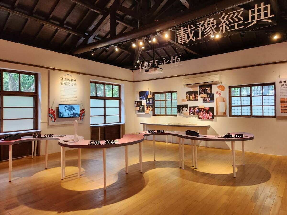豫劇七十週年特展於轉角壹貳壹展出至明年1月底。 圖：高雄市立歷史博物館/提供