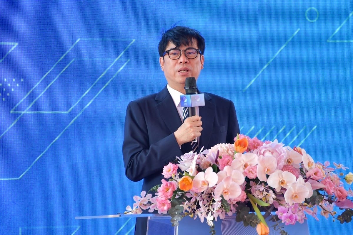 高雄市長陳其邁今天受訪時回應，社會住宅就是民進黨的政策，民進黨不管中央、地方執政，都很努力在做，高雄市政府現在目標就已增加到1萬8000戶。 圖：行政院提供（資料照）。