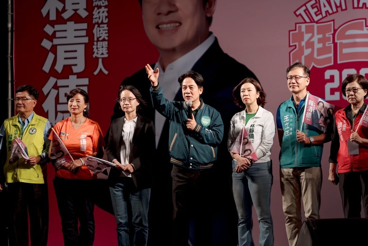 副總統賴清德（中）呼籲民眾支持林靜儀（右三），南投的蔡培慧（左二）與本次選參選彰化縣立委的吳音寧（左三）。 圖：林靜儀競辦提供