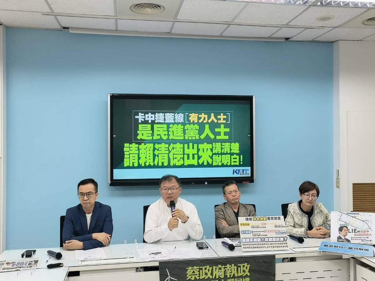 國民黨立委李德維（左二）、林為洲（右二）回應藍白合議題。 圖：國民黨團/提供