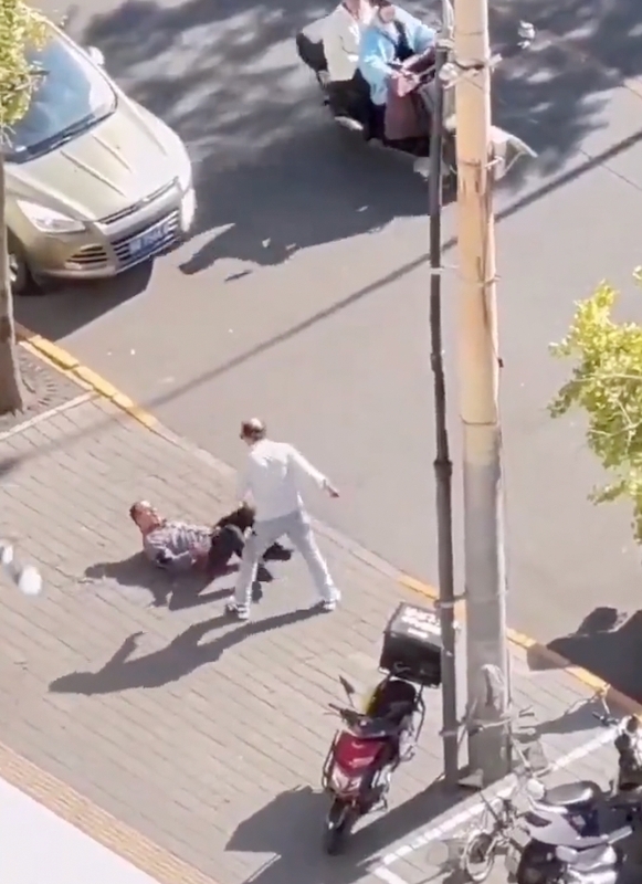 甘貝塔高中法文教師伯納德 14 日遭刺殺身亡，兇手是 20 歲的俄羅斯籍車臣裔激進分子。 圖：擷自「X」@JeanDeQuincey