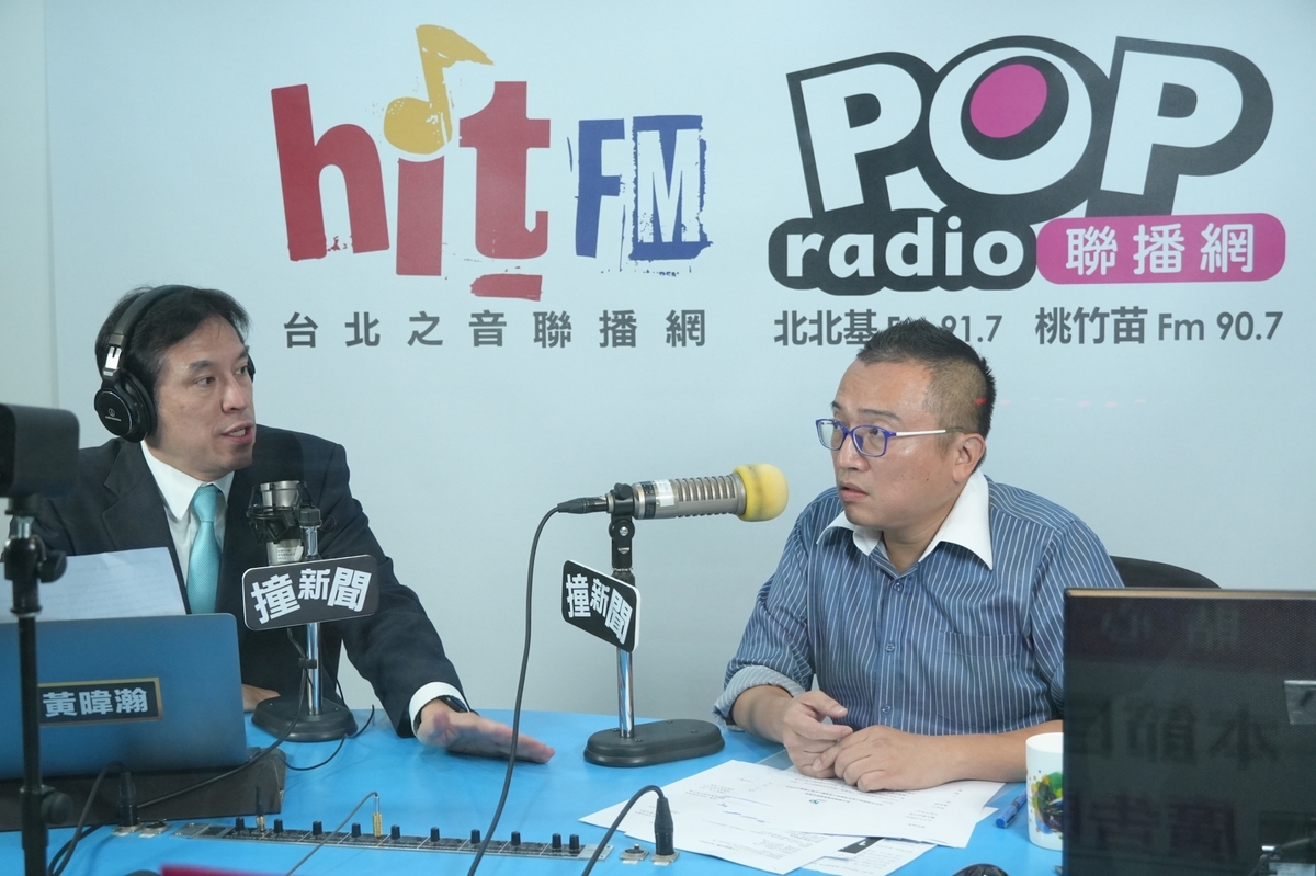 民眾黨總統參選人柯文哲競選辦公室主任周榆修接受廣播節目《POP撞新聞》主持人黃暐瀚專訪。 圖：《POP撞新聞》製作單位 ／ 提供
