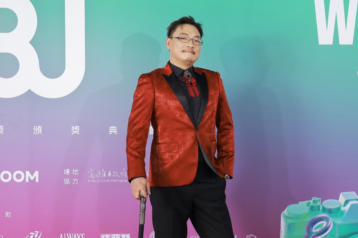 今年走鐘獎德仔不僅擔任頒獎典禮司儀，更是複選與決選的評審。 圖：翻攝自FB／賈文青德仔