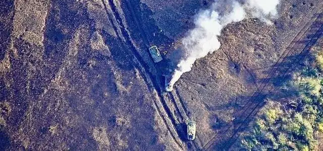 俄軍為攻擊阿瓦迪夫卡，付出了慘痛的代價，多輛戰車遭焚毀。 圖：翻攝自秦蓁