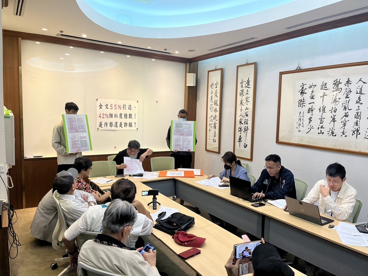 張靜指出，標榜愛台灣的民進黨立委怎麼會大量抄中國的文章，逗點、句號，一字不差。 圖／新頭殼