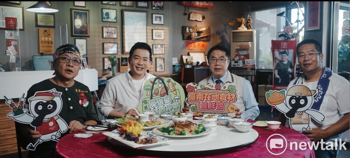 全國運動會即將於本周六隆重開幕，為讓選手們吃飽喝足勇赴競賽場拚搏，台南市政府訂於21日開幕式當天祭出「英雄宴」款待參賽選手，由必比登推介餐廳主廚研發，並邀來「電鍋男」型男主廚吳秉承與台南市長黃偉哲事先「試菜」揭開食材的秘密。 圖：黃博郎／攝