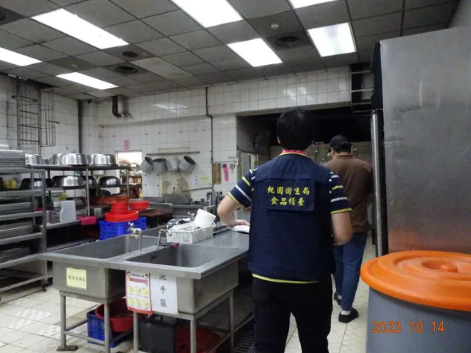 玉釩食品公司桃園分公司涉嫌進口美國豬肉，卻偽造產地為「加拿大」，並將至少8500公斤的豬肉販售給下游廠商，影響6縣市61家業者。 圖：桃園市衛生局／提供