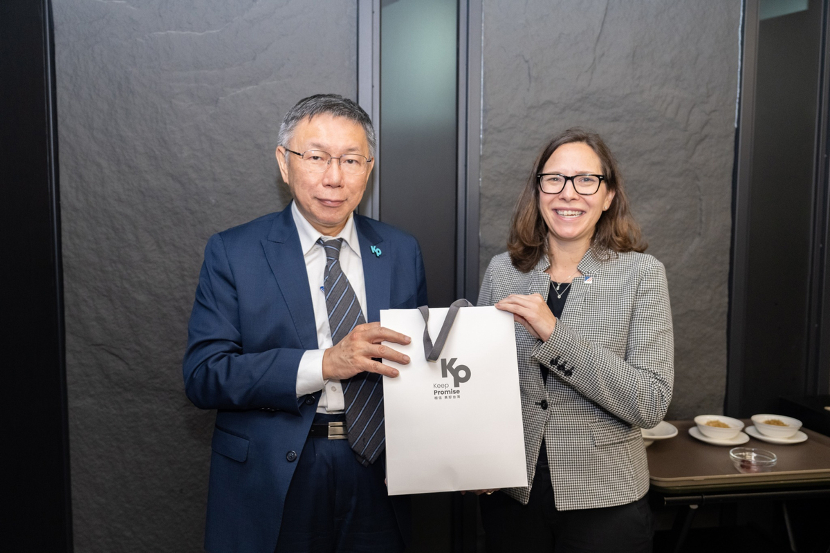 民眾黨總統參選人柯文哲與AIT主席羅森柏格（Laura Rosenberger）會面。 圖：民眾黨 / 提供