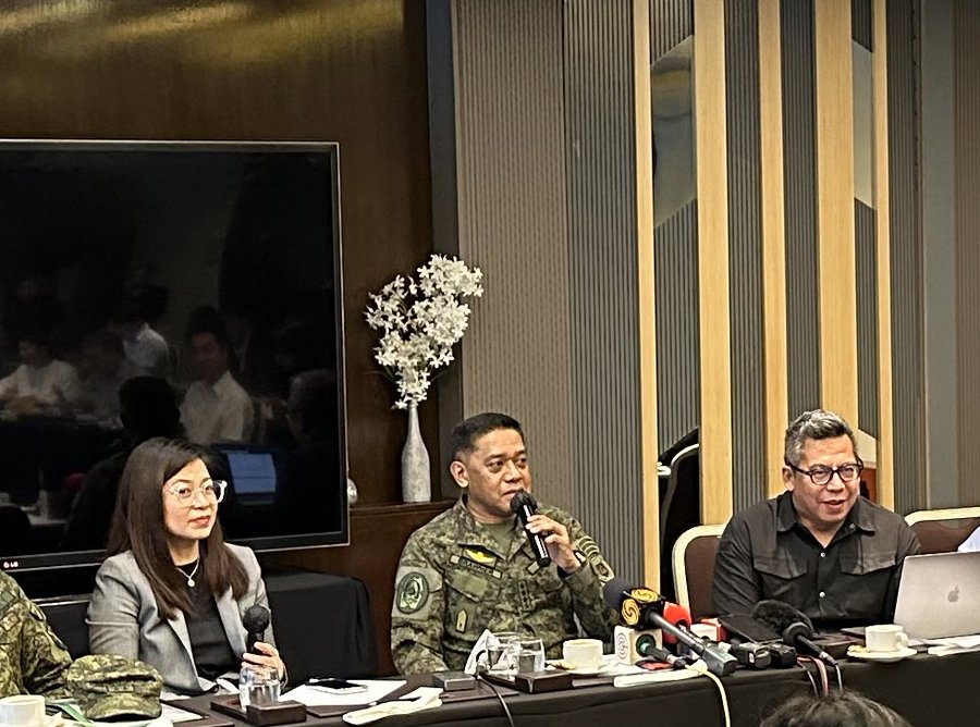 菲律賓武裝部隊參謀總長布勞納19日受邀參與菲律賓外國記者協會座談，表示菲律賓目前沒有與台灣地區有軍事接觸，未來也不會有類似的接觸出現。 圖：翻攝「X」@chinogaston