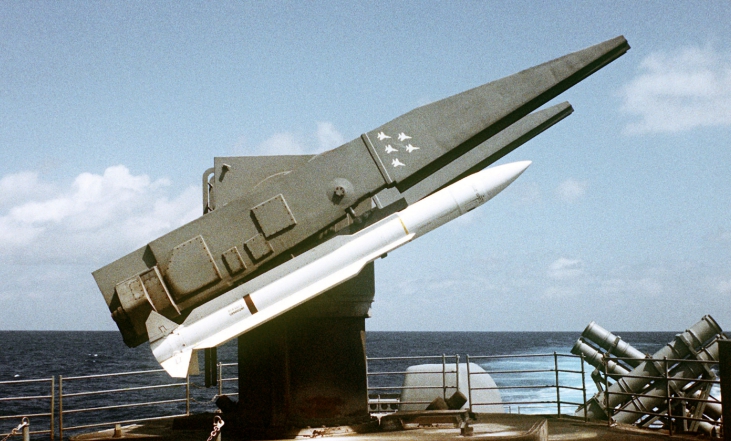 標準區域防空導彈 ( RIM-66 ) 地 ( 艦 ) 對空導彈 圖 : 翻攝自維基百科