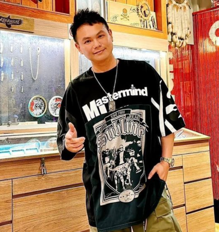 超哥分享向Toyz道歉完隔天店外排隊的盛況。 圖：翻攝自超派人生IG