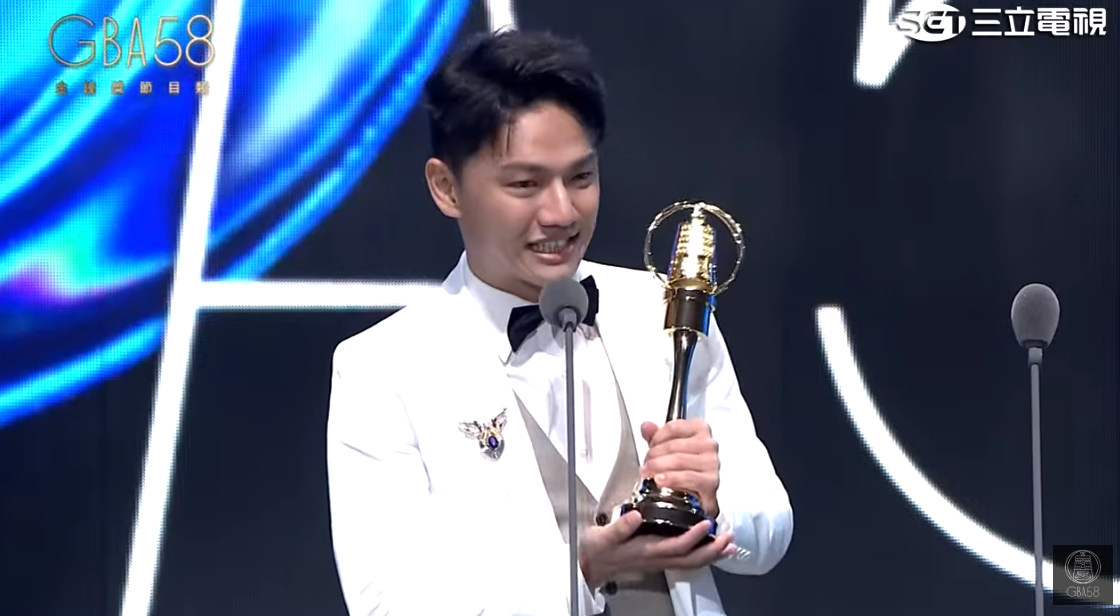 王伯源以《一樣不一樣》抱走兒少主持人獎。 圖：翻攝自金鐘獎 Golden Bell Awards