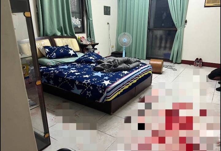 兇案現場地上血跡斑斑。 圖：孫家銘翻攝