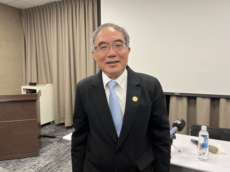台灣大學校務會議21日決議擱置「國際政經學院」議案，校長陳文章（圖）會後受訪，反駁在規劃過程中有政治力介入，聘任師資會由教評會嚴謹把關。 圖：中央社