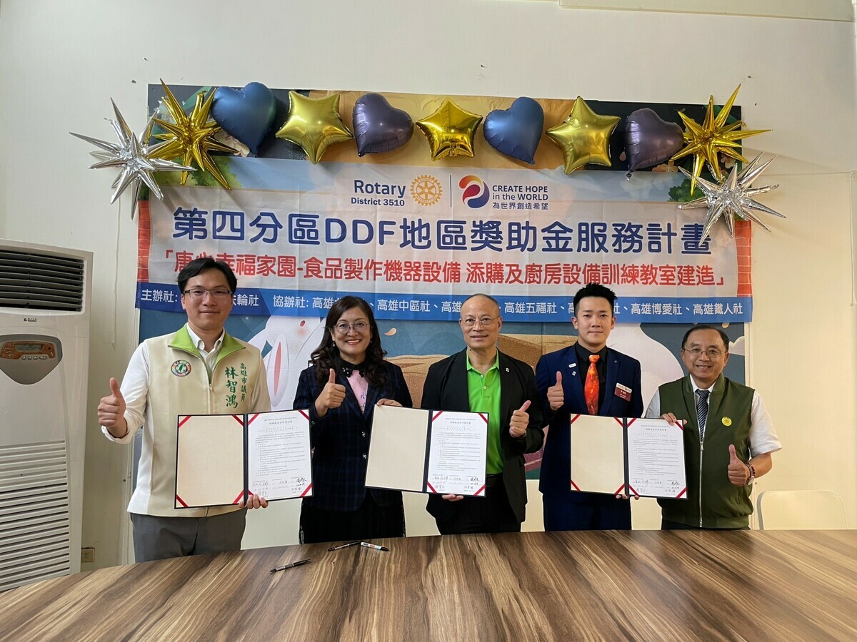 林智鴻(左一)號召企業加入簽訂「訓練教室合作意向書」。 圖：林智鴻服務處/提供