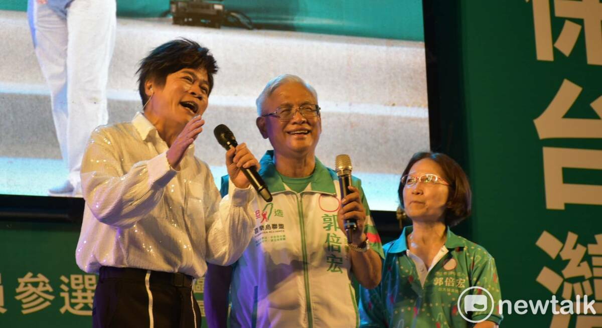 壓軸演唱的台灣歌手洪榮宏(左)與郭倍宏夫婦。 圖:孫家銘攝