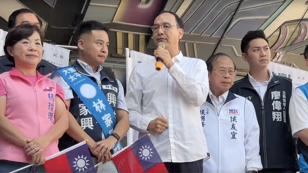國民黨主席朱立倫今(22)於台中為黨籍立委參選人助講。 圖：翻攝自文傳會提供影片。