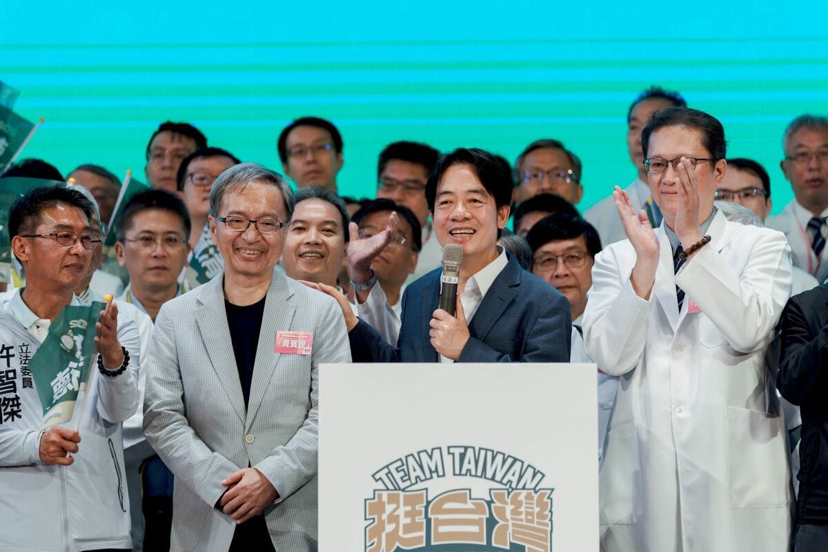 薛瑞元今（22）日出席「全國中醫師賴清德後援會」活動，在現場一眾醫界支持者面前，調侃柯文哲「反正也選不上」 圖：賴清德高雄競總部提供