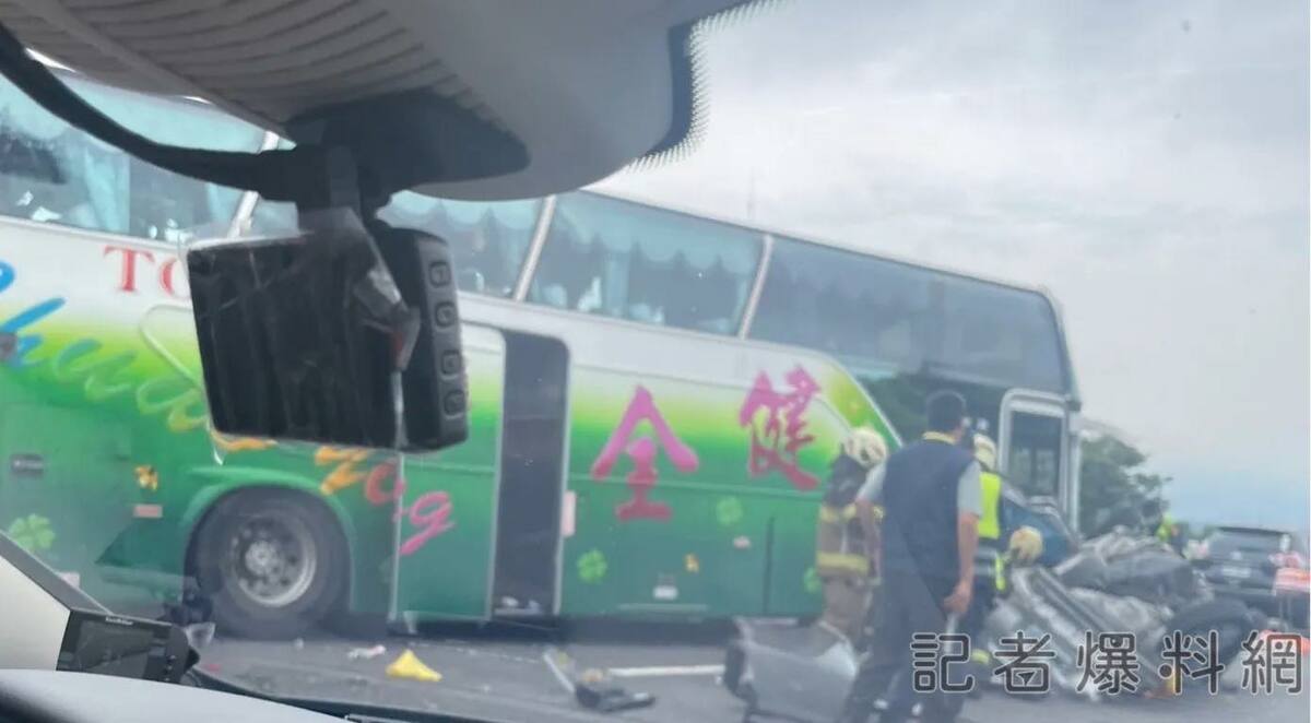 車禍造成4死17人輕傷，檢方認為遊覽車陳姓駕駛涉過失致死等罪。而交通部公路總局昨(22)日查後認定公司未善盡管理責任。 圖：翻攝自記者爆料網臉書