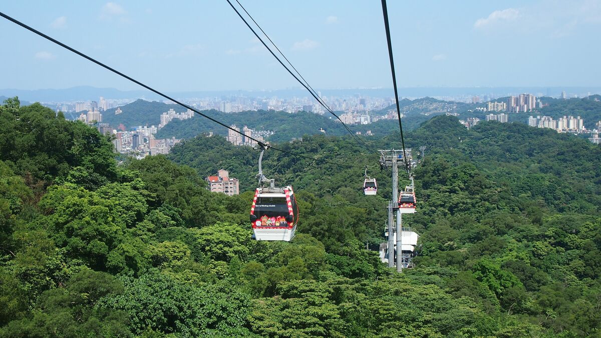 台北大眾捷運公司就於今日推出限定優惠，65歲以上長者及設籍台北市55歲以上原住民，今天可持相關身分證明文件，免費搭乘台北捷運、貓空纜車。 圖：翻攝自台北大眾捷運股份有限公司官網