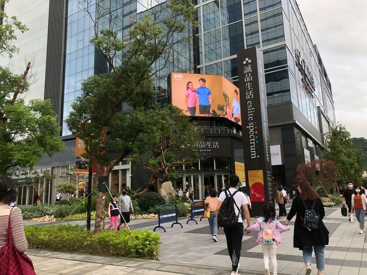 氣象專家吳德榮提醒，今天傍晚起東北季風將南下，北部及東北部天氣稍轉涼，東北部地區轉為有短暫雨，並有局部較大雨勢發生的機率。 圖：林冠妤／攝（資料照）