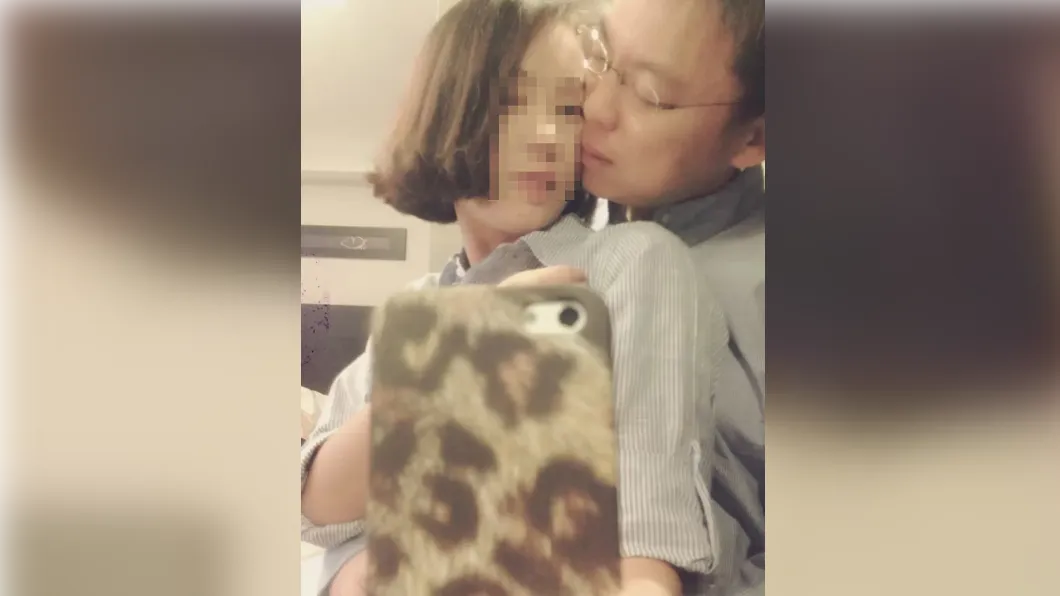 趙天麟與婚外情對象合照，動作親暱。（讀者提供） 圖：鏡週刊提供