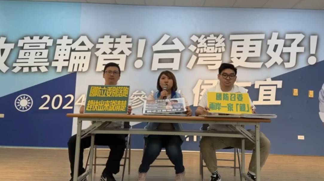 邱于軒(中)帶頭發表四點訴求。 圖：孫家銘攝