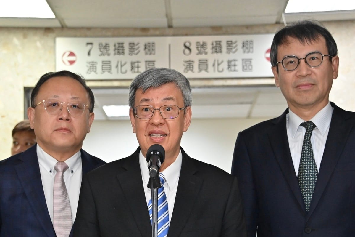 行政院長陳建仁今（25）天上午出席「跨平台．跨族群．跨語言」公視兒少奔放前行記者會前受訪。 圖：行政院提供