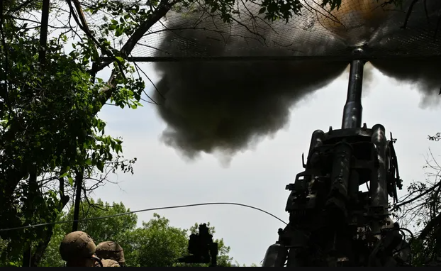 烏軍成功干擾俄軍滑翔導引炸彈，並在遠程火砲和反砲兵雷達的支持下，摧毀了俄軍數千門火砲。 圖：翻攝自秦蓁