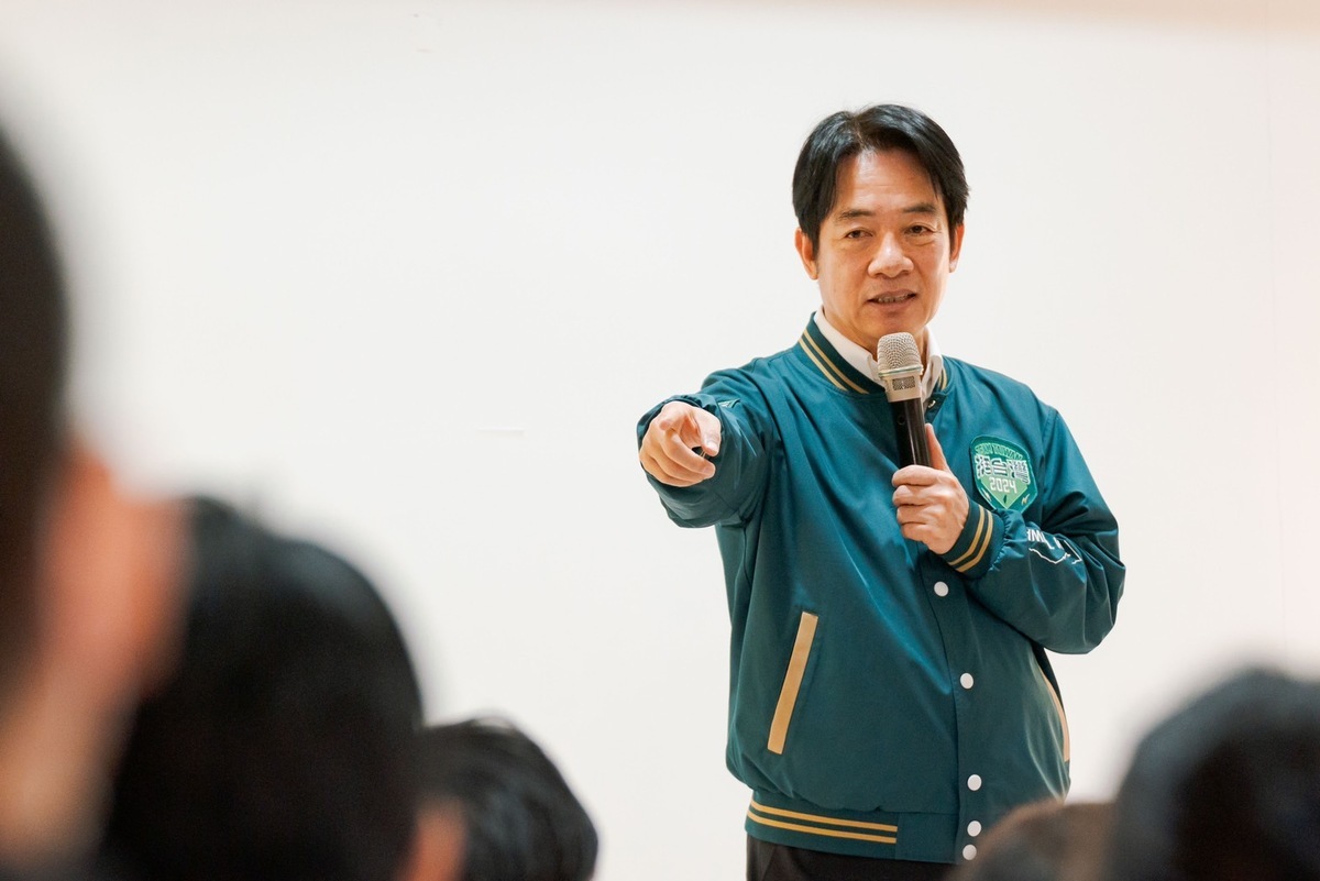 2024總統大選備受選民關注，近日有民調顯示三腳督的前提下，民進黨總統參選人賴清德民調呈現下降趨勢。媒體人黃揚明對此點出，不要小看民進黨支持者，他們只是遇上民進黨立委趙天麟遭爆婚外情不願表態。 圖：賴清德競辧提供（資料照）