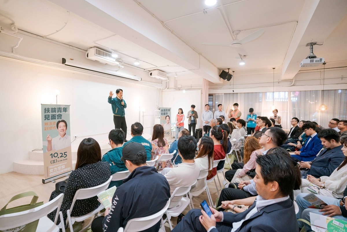 賴清德向學生解釋，公立大學的學費之所以比較便宜，並不是因為公立大學的經營比較好，其實是因為政府的補助比較多，對私立的補助比較小。 圖：賴清德競辧提供