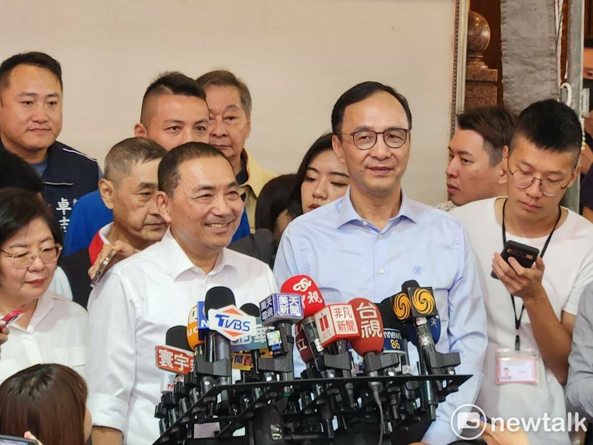 國民黨總統參選人侯友宜、國民黨主席朱立倫上午參拜文昌宮。 圖：黃建豪/攝