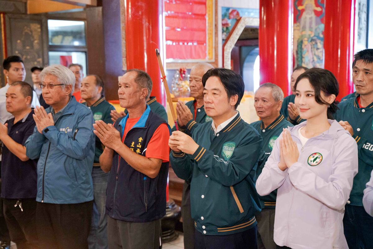 賴清德今日上午前往新北市金山承天宮參香祈福。 圖：賴清德競辧提供
