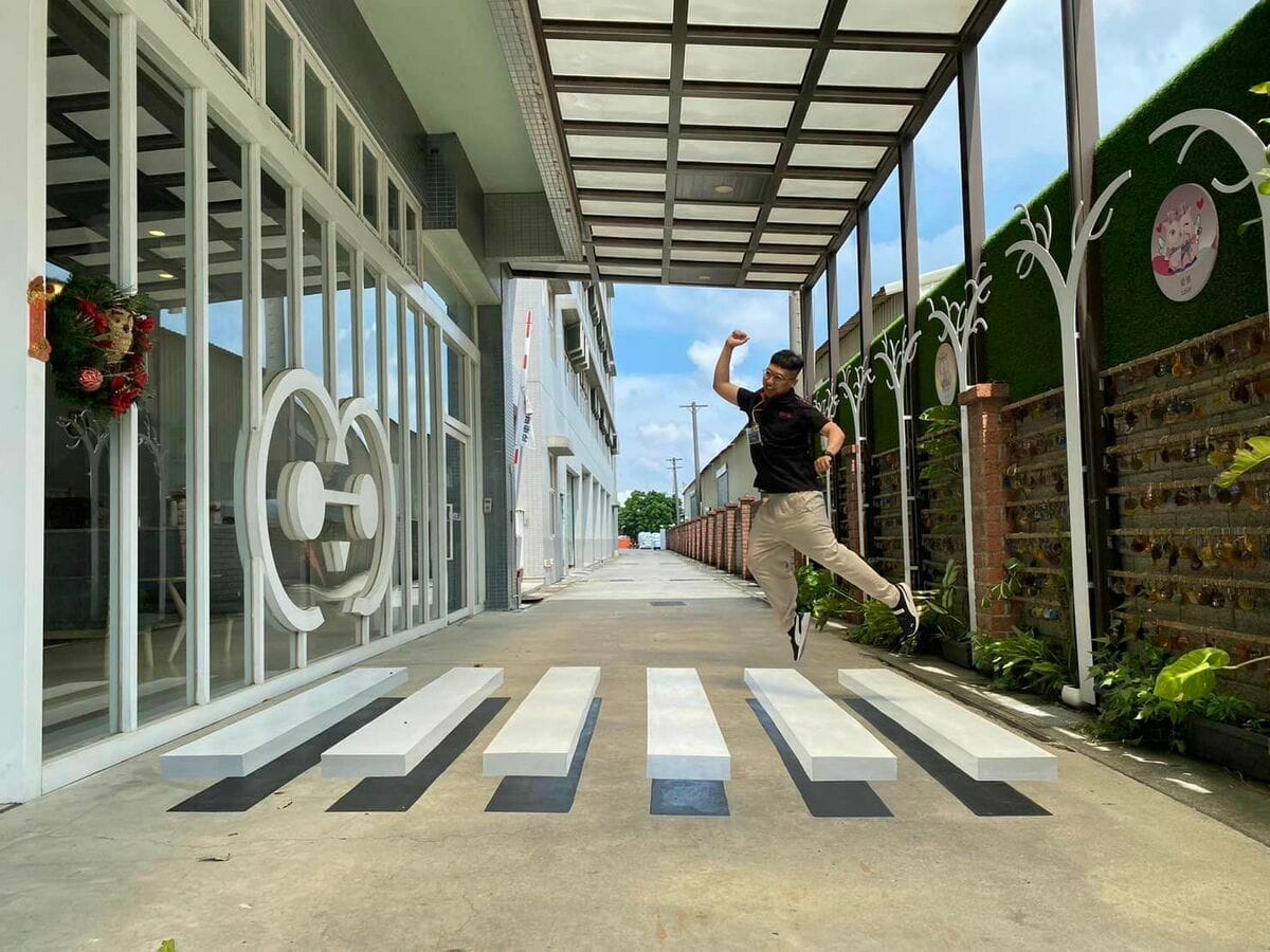 台南擁有神秘的特色小鎮，也就是鮮少人知的安定小鎮，當地未來不僅是台南發展的重點區域之一，還有許多特色農產。 圖：翻攝自華美光學 eye 玩視界觀光工廠餐飲複合眼鏡店