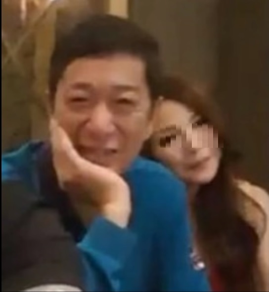 小商人爆林國慶要留妹子一條內褲，摟妹聞體香畫面曝光 圖:Gtokevin小商人靠北幹古股份有限公司臉書