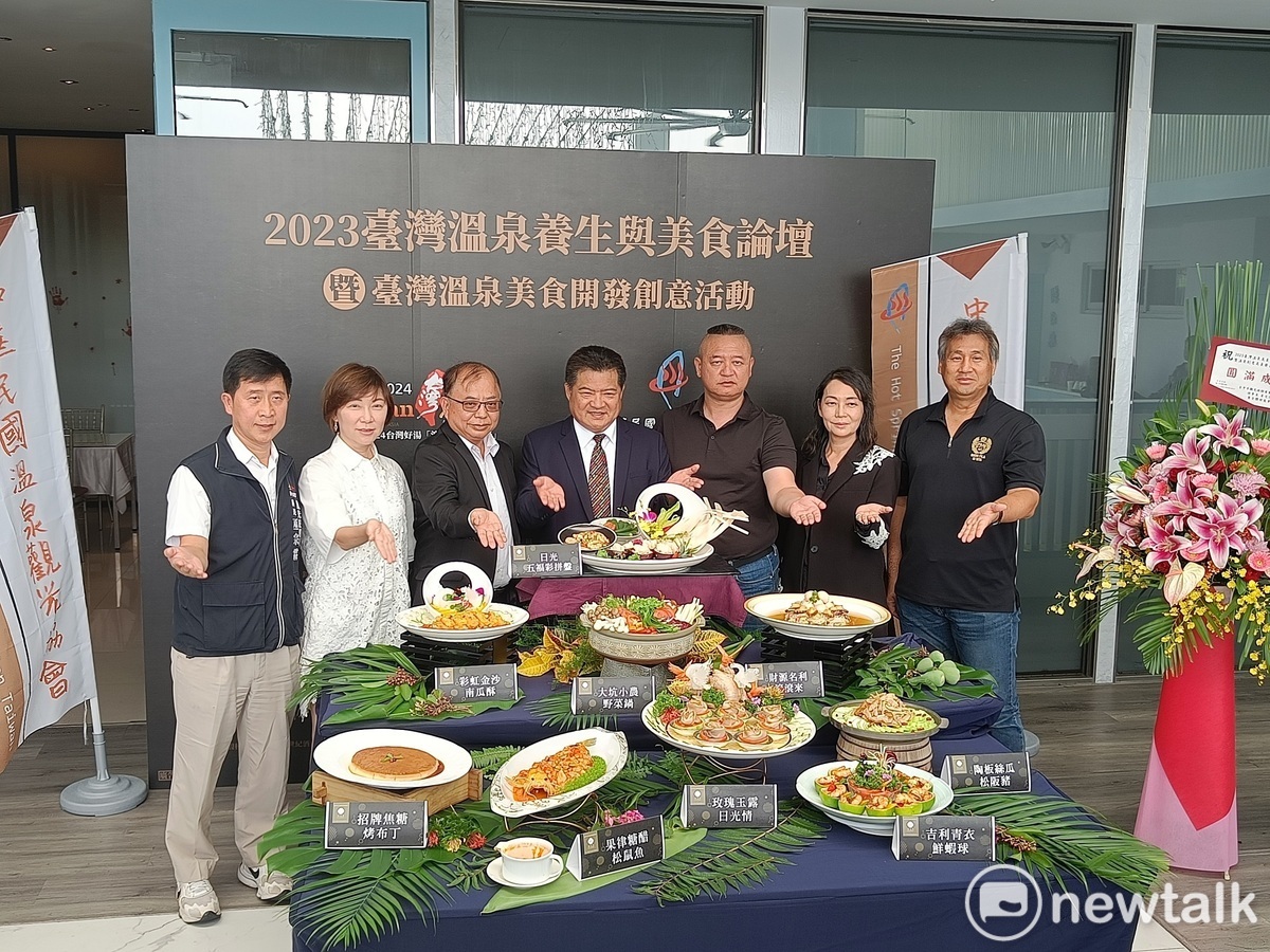與會來賓邀請全國民眾到各溫泉區泡湯並享美食。 唐復年/攝