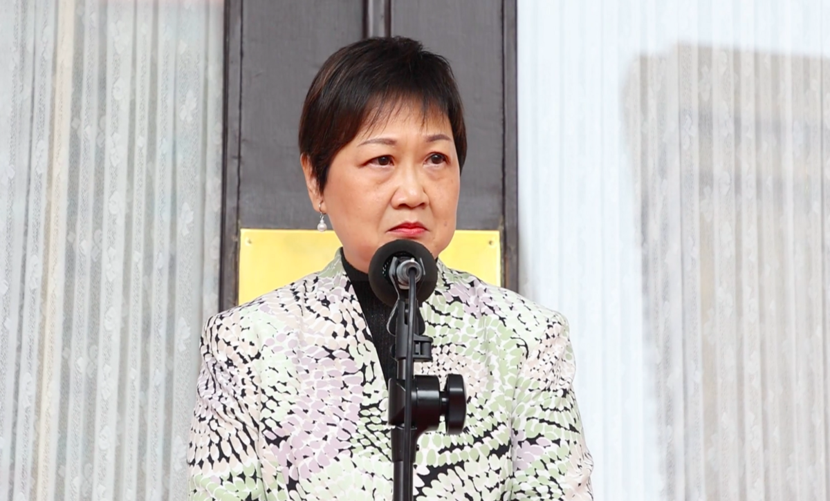 僑委會委員長徐佳青今(27)日還原性騷案處理經過，淚駁不實指控。 圖:金大鈞攝