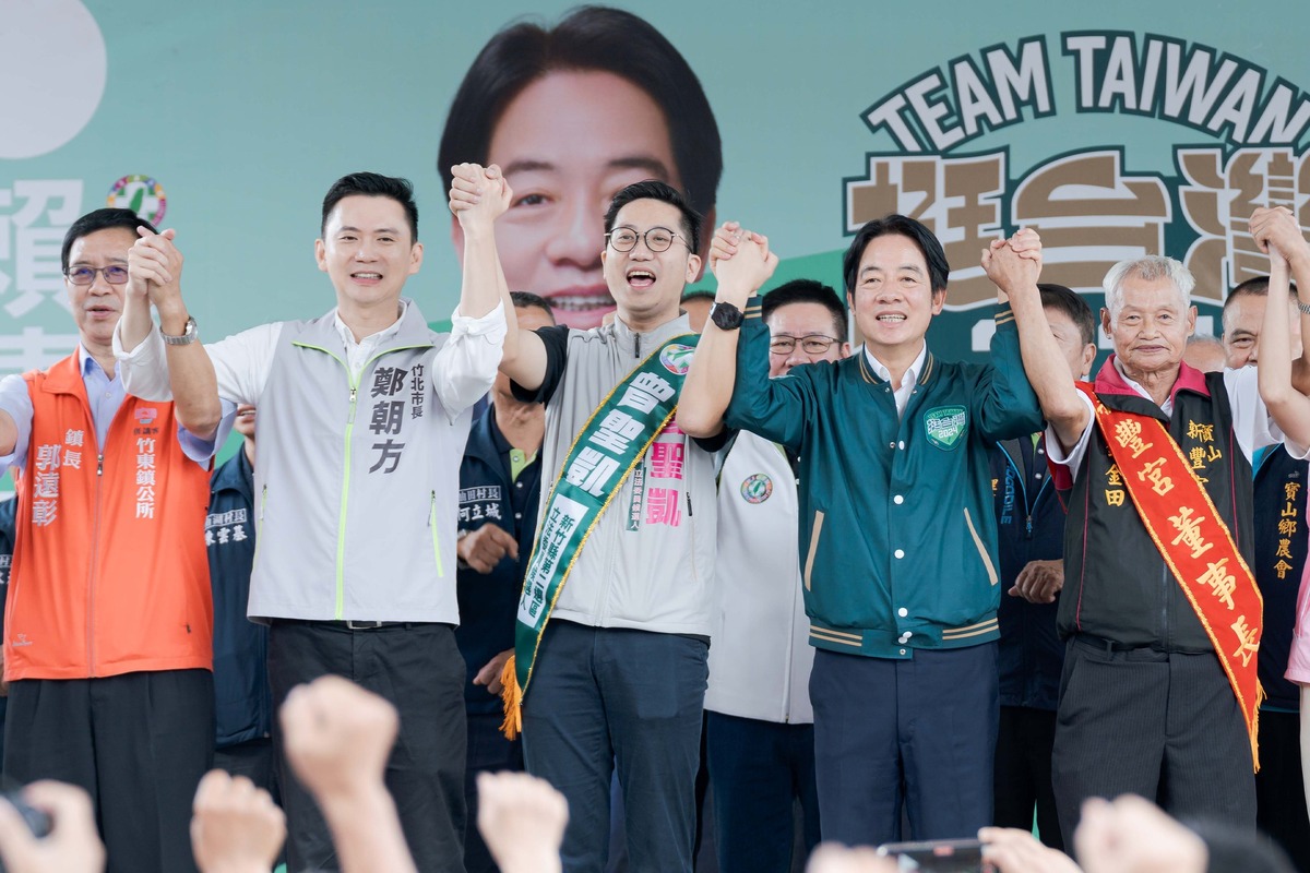 賴清德展開新竹地區選舉行程，上午分別出席黨籍新竹縣第2選區參選人曾聖凱後援會成立大會。 圖：翻攝自賴清德臉書