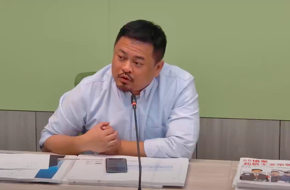 民進黨立院黨團副書記長洪申翰對於不分區則表達尊重。 圖：翻攝自民進黨立院黨團YouTube