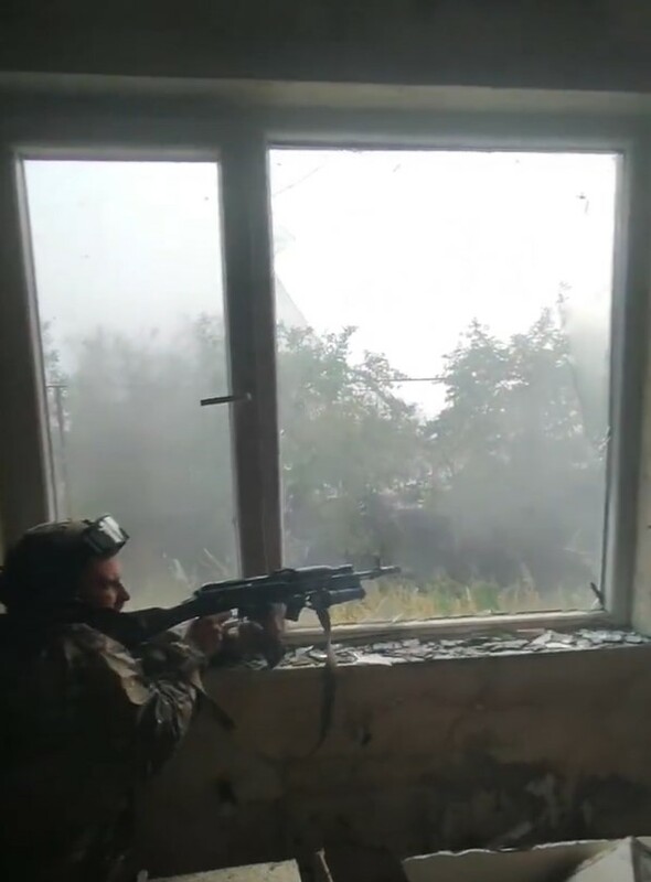 位於克林基村的烏軍，與俄軍交火。 圖 : 翻攝自 Cloooud X（前推特）帳號