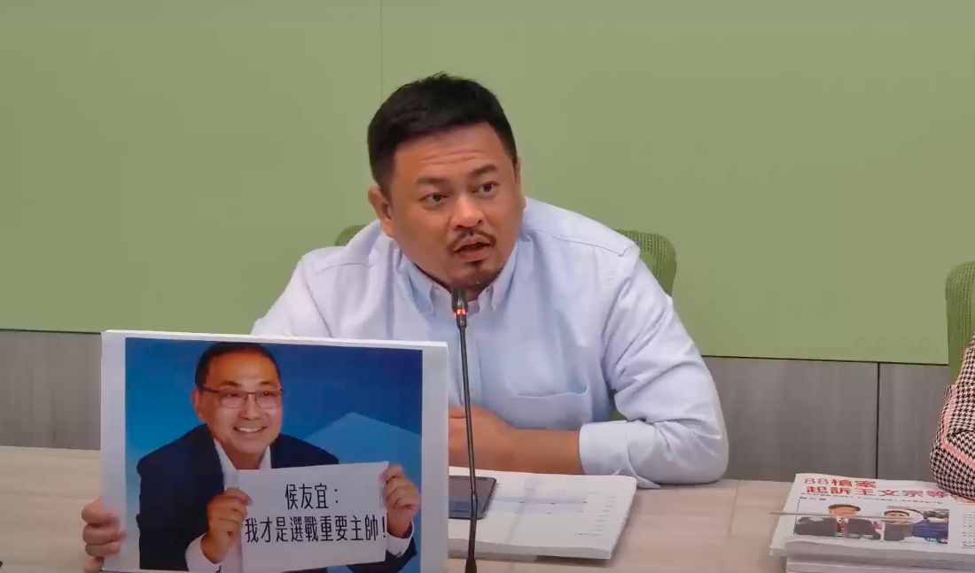 民進黨立委洪申翰指藍白政黨協商不見侯友宜，為他感到心酸。 圖：翻攝自民進黨立院黨團YouTube