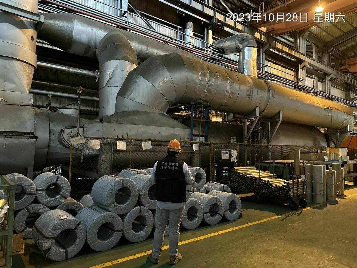 屏東縣政府環保局加強稽查縣內污染源，近一個月已執行空品不良應變作業計18次。 圖：翻攝自屏東縣政府環保局官網