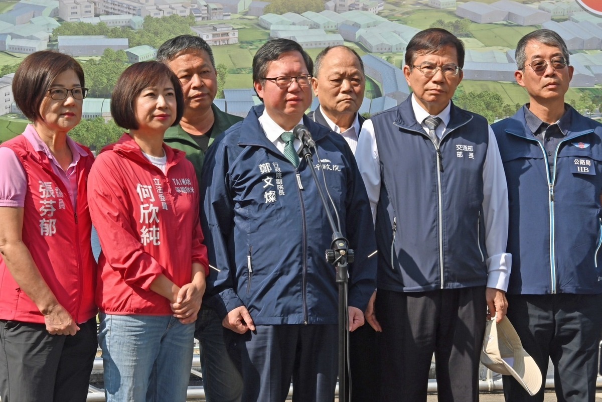 行政院副院長鄭文燦今（30）天到台中出席「台74線大里及霧峰地區增設匝道工程（台74草湖交流道）」通車典禮前受訪。 圖：行政院提供