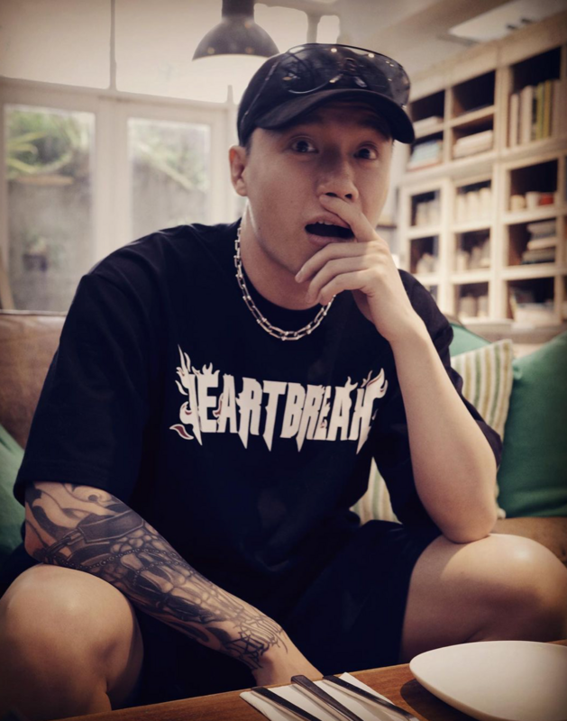 Youtuber超哥與遊戲實況主Toyz先前因「倒廢油事件」隔空開戰。
