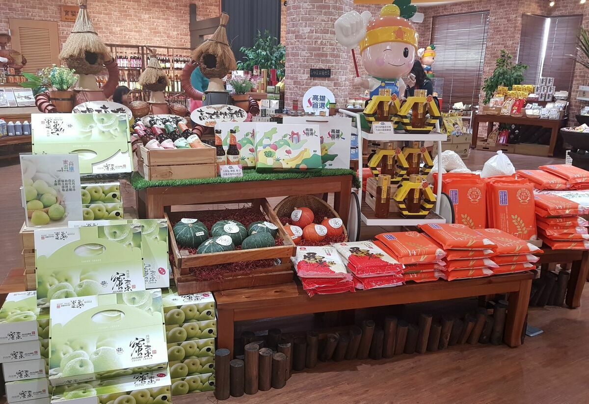 館內的高雄物產展售專區。 圖：高雄市農業局/提供