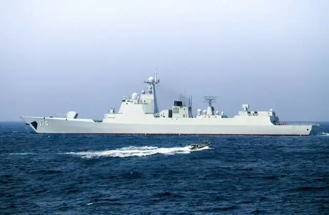 中國解放軍迅速出動軍艦和戰機，對菲艦進行跟蹤監視、喊話警告和攔阻管制。圖為中國海軍 052D 驅逐艦 圖：翻攝自第一軍情