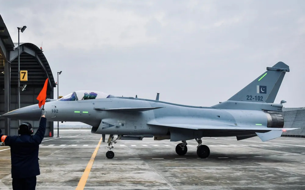 宿仇巴基斯坦買殲-10CP戰鬥機 組建2中隊 印媒驚：危險了！
