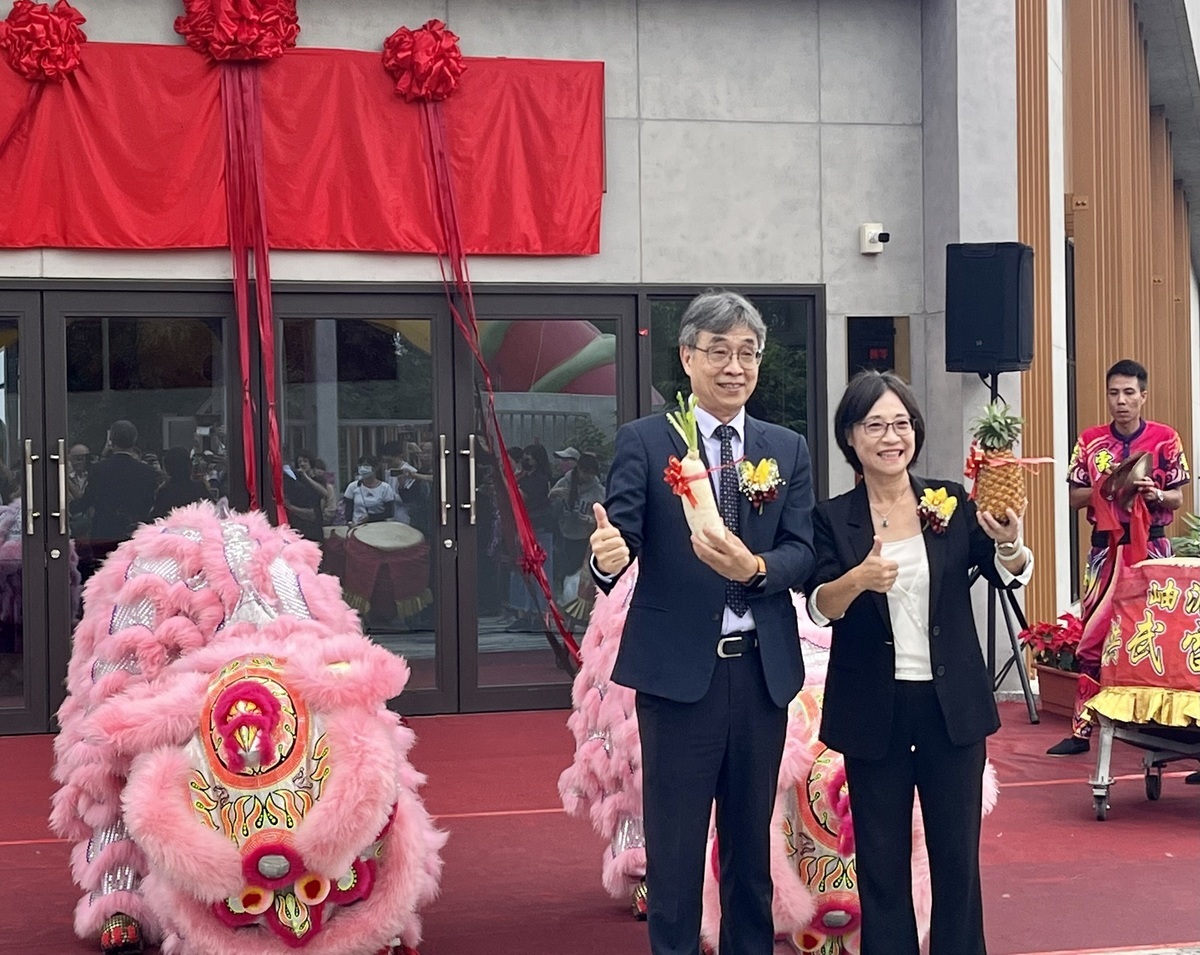 陳駿季代理部長為該中心帶來的好彩頭。 圖：農業部 / 提供